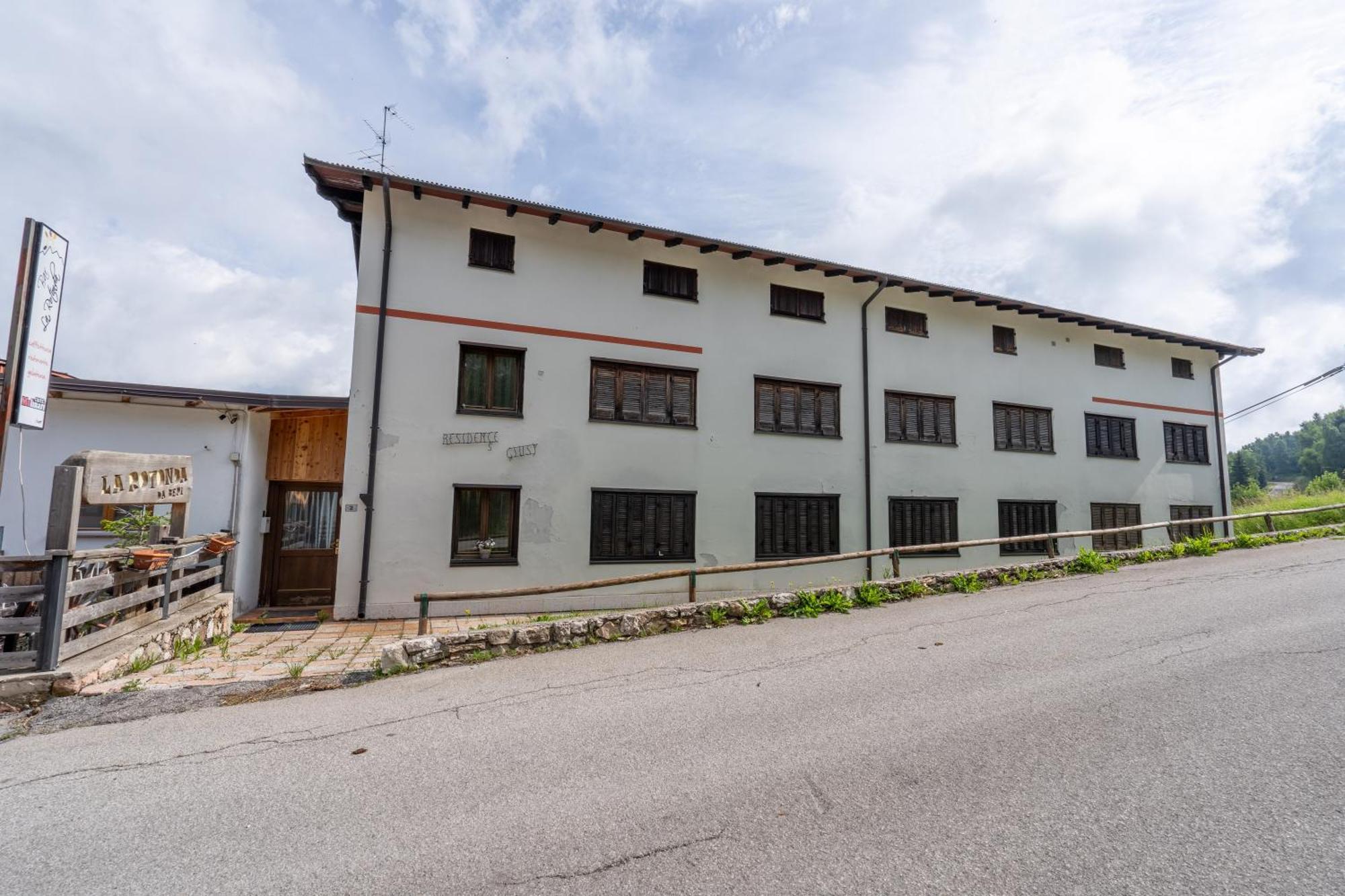 Appartamento Milollo Polsa Брентонико Екстериор снимка